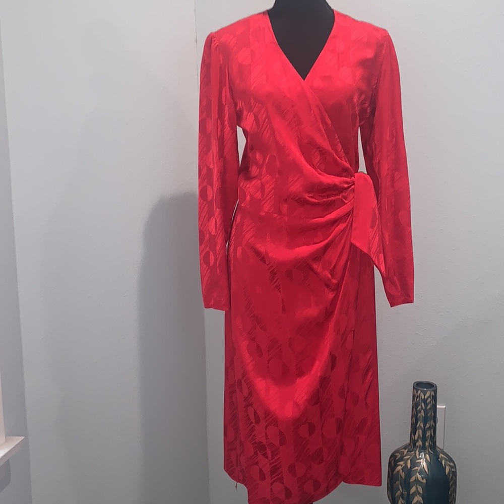Maggy London 100% Silk Red Dress Long Sleeve Size 4 Wrap Circle Design Vintage
